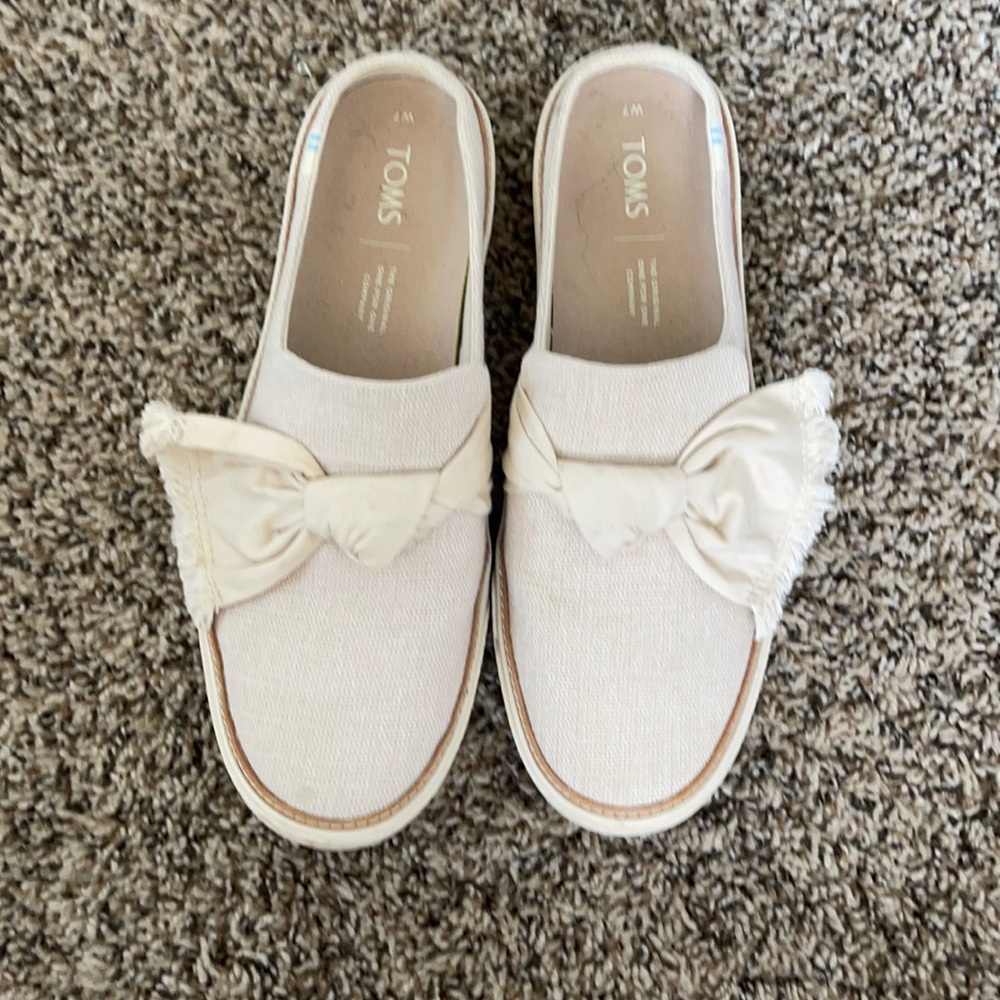 Toms slip on